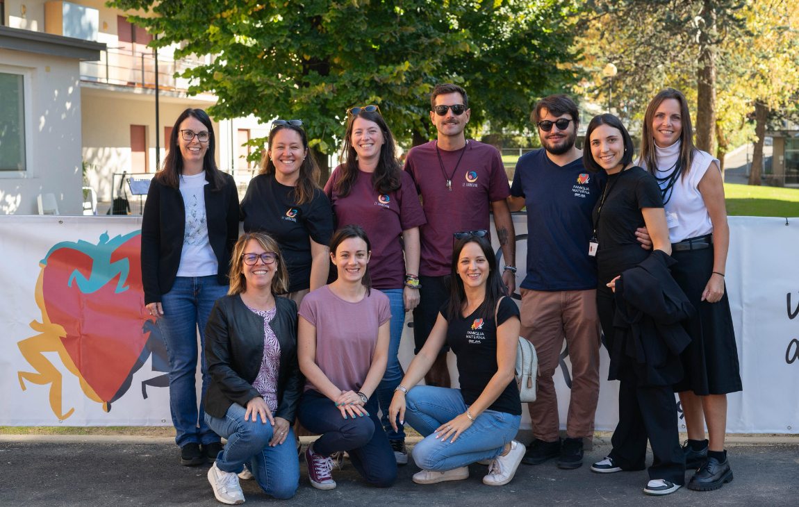 immagine di gruppo di dipendenti di Famiglia Materna